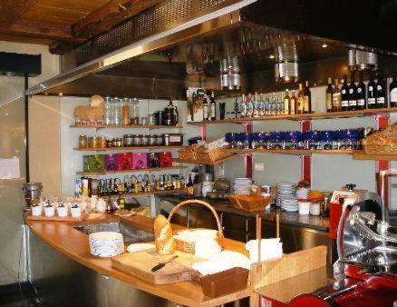 Chez Gilles Hotel Resto Bar Sa La Chaux De Fonds Εξωτερικό φωτογραφία